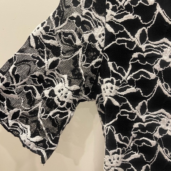Dressbarn Black and White Floral Lace Blouse - Picture 6 of 6
